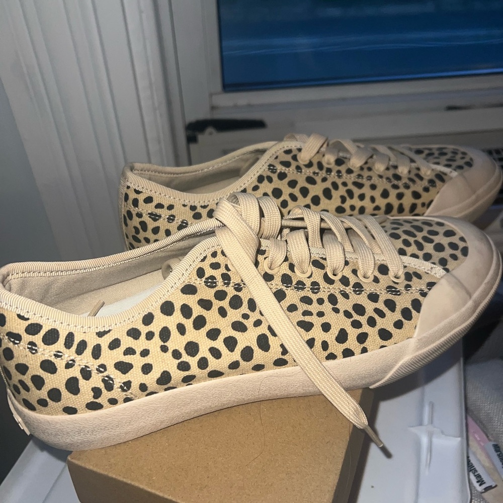 NWOT Dolce Vita Sneakers